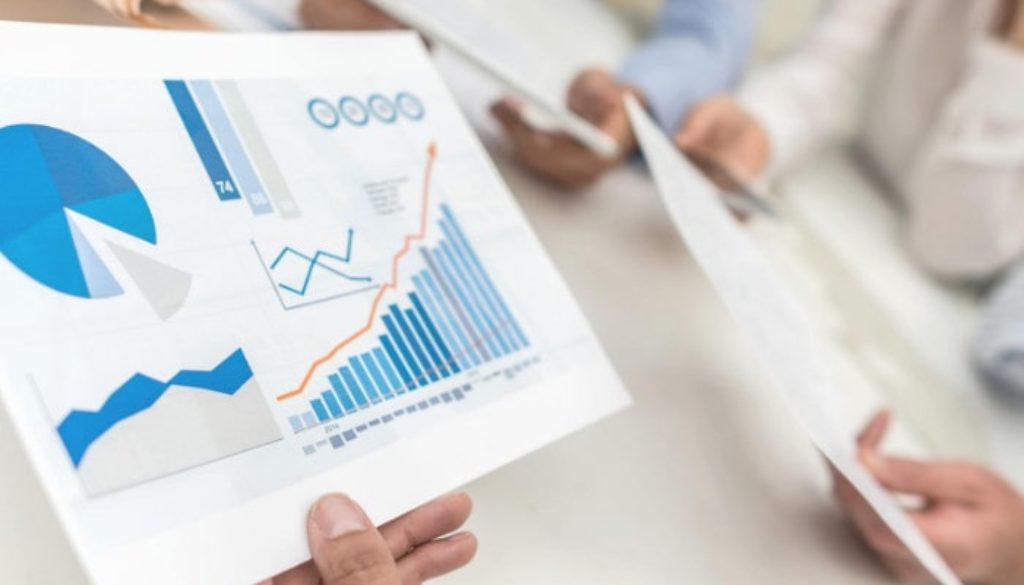 Sports-Facility-Space-Blog-and-FB-Pictures-700x500-px-min Employee Examining Sports Facility Space